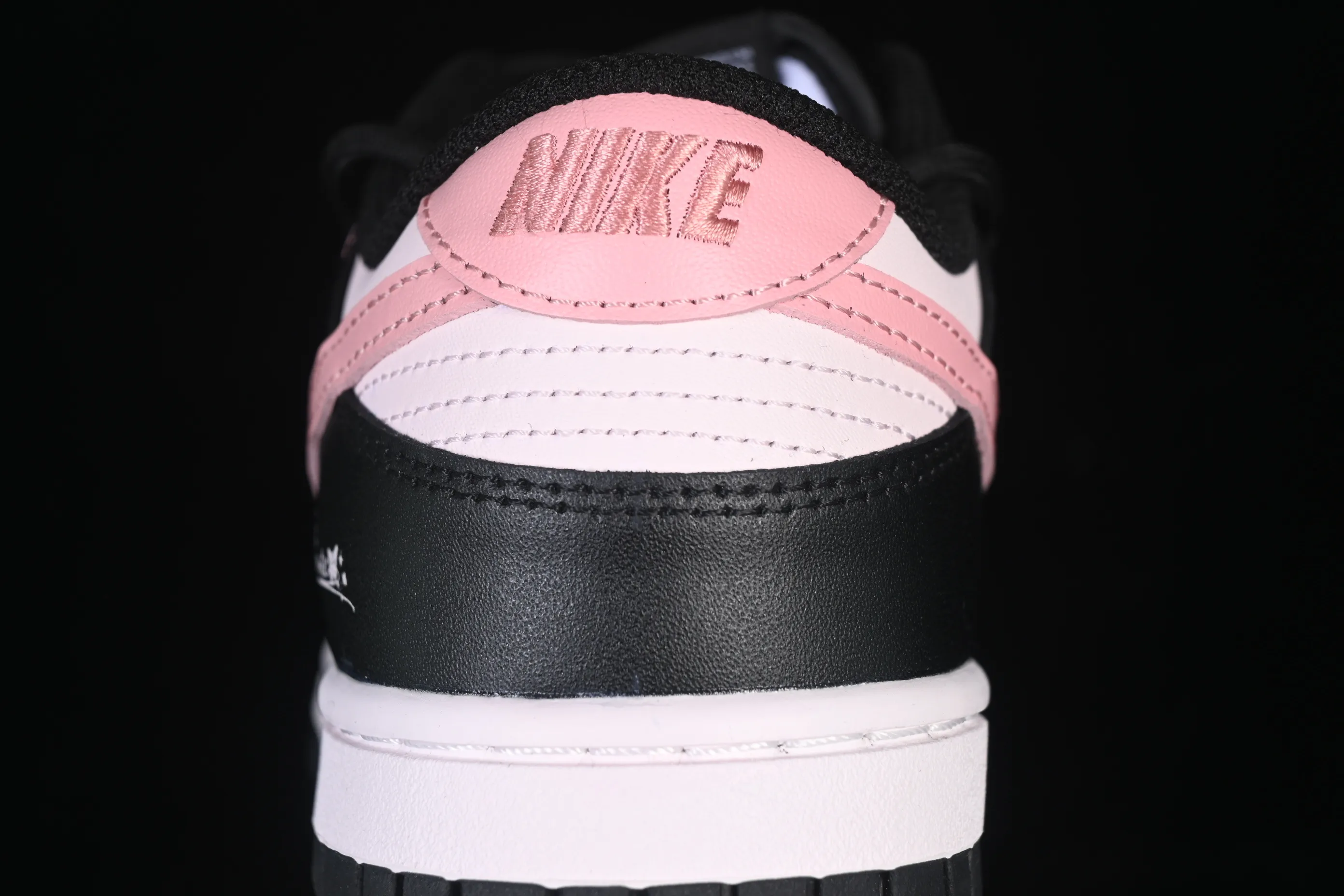 All categories Nk SB Dunk series Nk SB Dunk Low low-top sneakers Nike SB Dunk Low raspberry black pink deconstructed strap casual sneakers BP1120-059